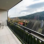Sunny With Parking, Jacuzzi, Sauna & Balcony With Mountain View By Renters