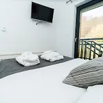 Daire Sunny With Parking, Jacuzzi, Sauna & Balcony With Mountain View By Renters Szczyrk