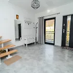 Sunny With Parking, Jacuzzi, Sauna & Balcony With Mountain View By Renters Daire