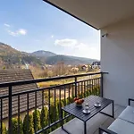 Sunny With Parking, Jacuzzi, Sauna & Balcony With Mountain View By Renters Appartement *