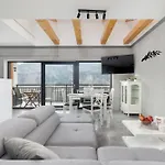 Appartement Sunny With Parking, Jacuzzi, Sauna & Balcony With Mountain View By Renters Szczyrk