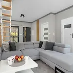 Sunny With Parking, Jacuzzi, Sauna & Balcony With Mountain View By Renters Szczyrk