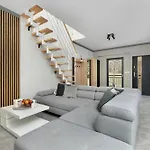 Sunny With Parking, Jacuzzi, Sauna & Balcony With Mountain View By Renters Appartement