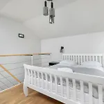 Sunny With Parking, Jacuzzi, Sauna & Balcony With Mountain View By Renters Appartement