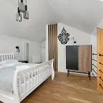 Sunny With Parking, Jacuzzi, Sauna & Balcony With Mountain View By Renters * Szczyrk