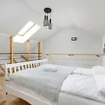 Sunny With Parking, Jacuzzi, Sauna & Balcony With Mountain View By Renters Appartement