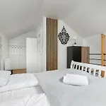 Sunny With Parking, Jacuzzi, Sauna & Balcony With Mountain View By Renters *