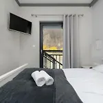 Sunny With Parking, Jacuzzi, Sauna & Balcony With Mountain View By Renters