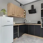 Sunny With Parking, Jacuzzi, Sauna & Balcony With Mountain View By Renters Szczyrk