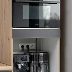 Sunny With Parking, Jacuzzi, Sauna & Balcony With Mountain View By Renters Appartement