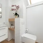 Sunny With Parking, Jacuzzi, Sauna & Balcony With Mountain View By Renters Szczyrk