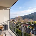 Sunny With Parking, Jacuzzi, Sauna & Balcony With Mountain View By Renters Appartement *