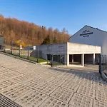 Sunny With Parking, Jacuzzi, Sauna & Balcony With Mountain View By Renters