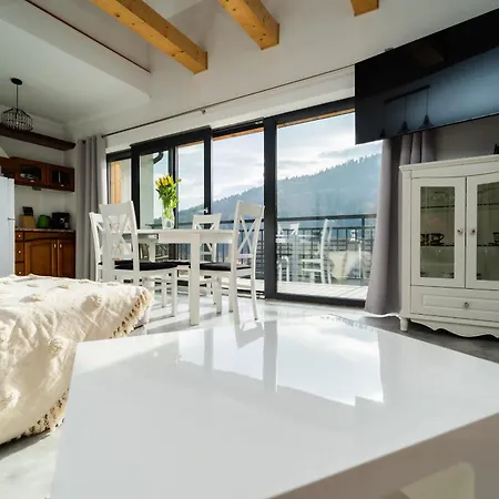 Sunny With Parking & Balcony With Mountain View By Renters *