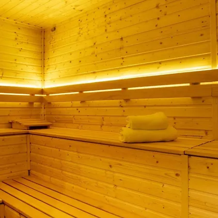アパート Sunny With Parking, Jacuzzi, Sauna & Balcony With Mountain View By Renters