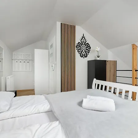 Sunny With Parking, Jacuzzi, Sauna & Balcony With Mountain View By Renters *