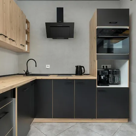 Sunny With Parking, Jacuzzi, Sauna & Balcony With Mountain View By Renters *