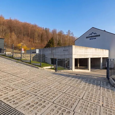 Sunny With Parking, Jacuzzi, Sauna & Balcony With Mountain View By Renters