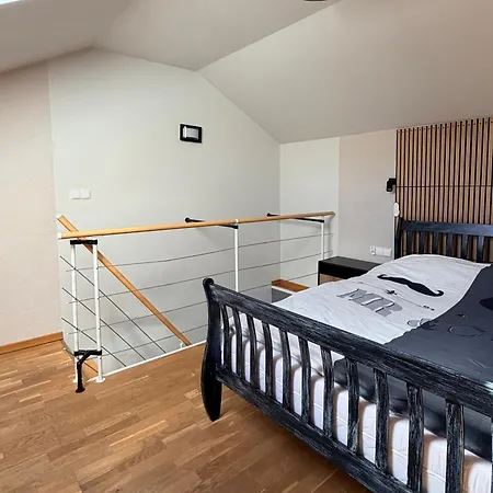 Apartment Sunny With Parking, Jacuzzi, Sauna & Balcony With Mountain View By Renters