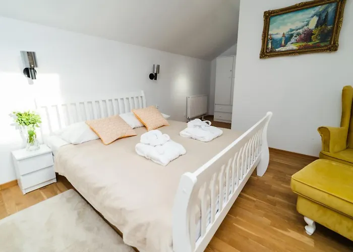 Apartment Sunny With Parking & Balcony With Mountain View By Renters