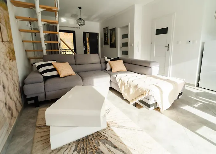 Apartment Sunny With Parking & Balcony With Mountain View By Renters *