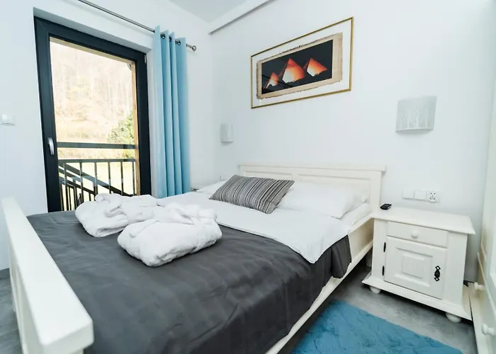 Apartment Sunny With Parking & Balcony With Mountain View By Renters *