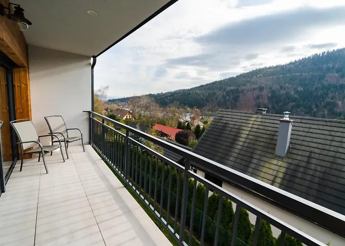 Sunny With Parking & Balcony With Mountain View By Renters