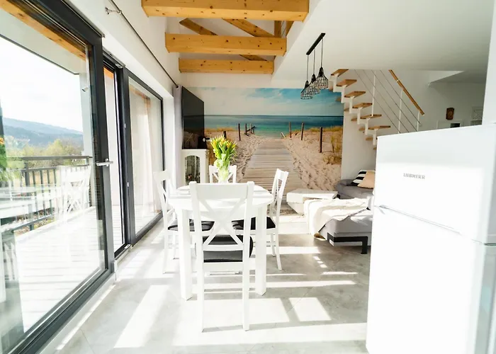 Sunny With Parking & Balcony With Mountain View By Renters