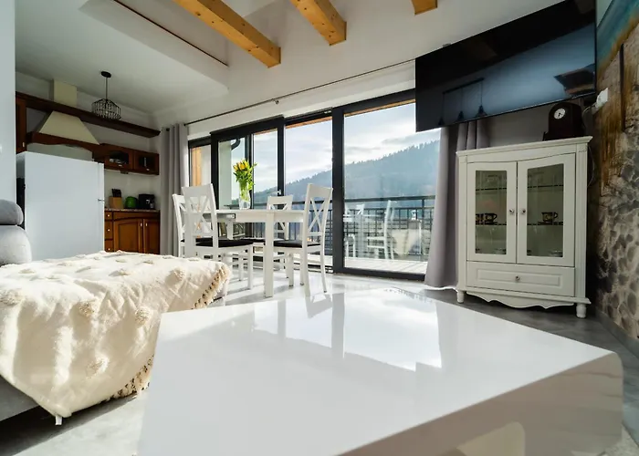 Sunny With Parking & Balcony With Mountain View By Renters *