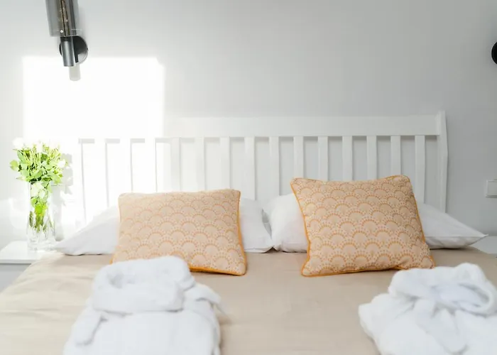 شقة Sunny With Parking & Balcony With Mountain View By Renters *