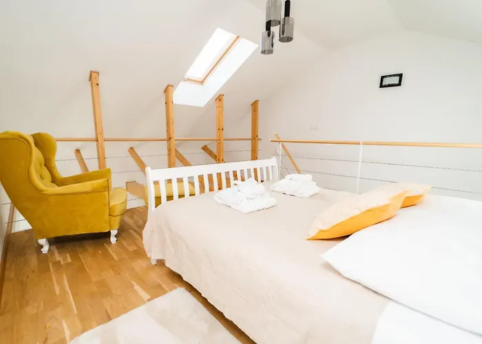 Sunny With Parking & Balcony With Mountain View By Renters Apartment Szczyrk